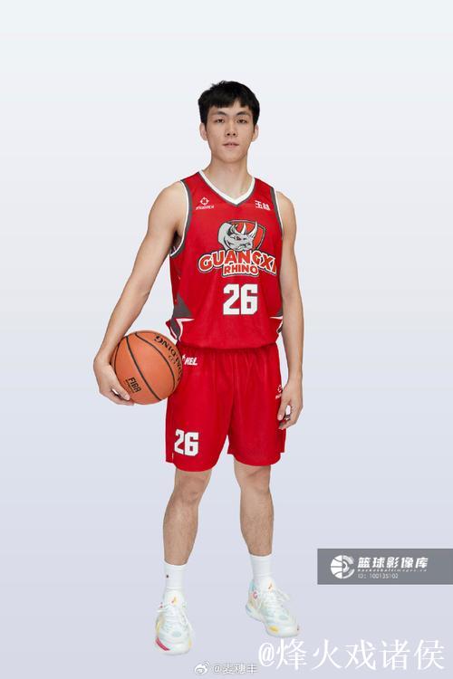 CBA首秀：广西路人王庞峥麟迎战陈盈骏与赵睿，豪取16分